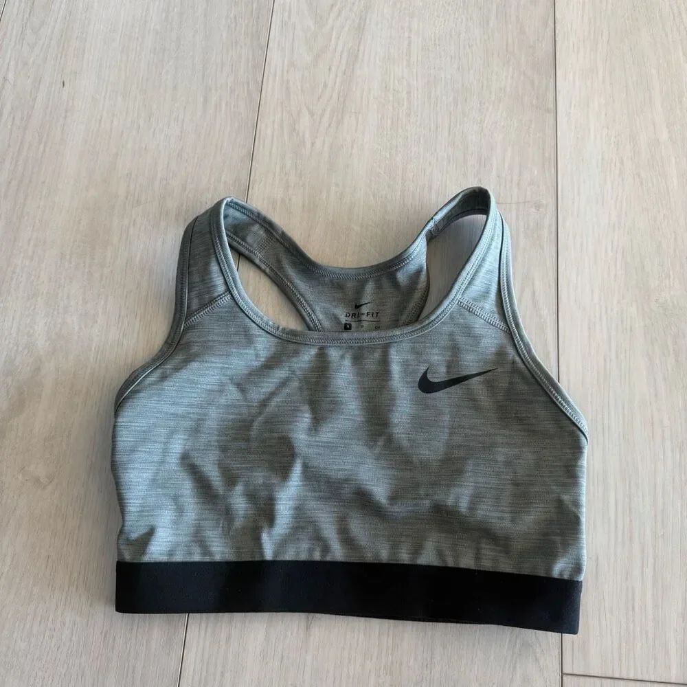 Nike women’s training sports bra size s